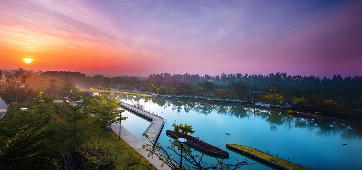 Embassy Lakeside Apartments